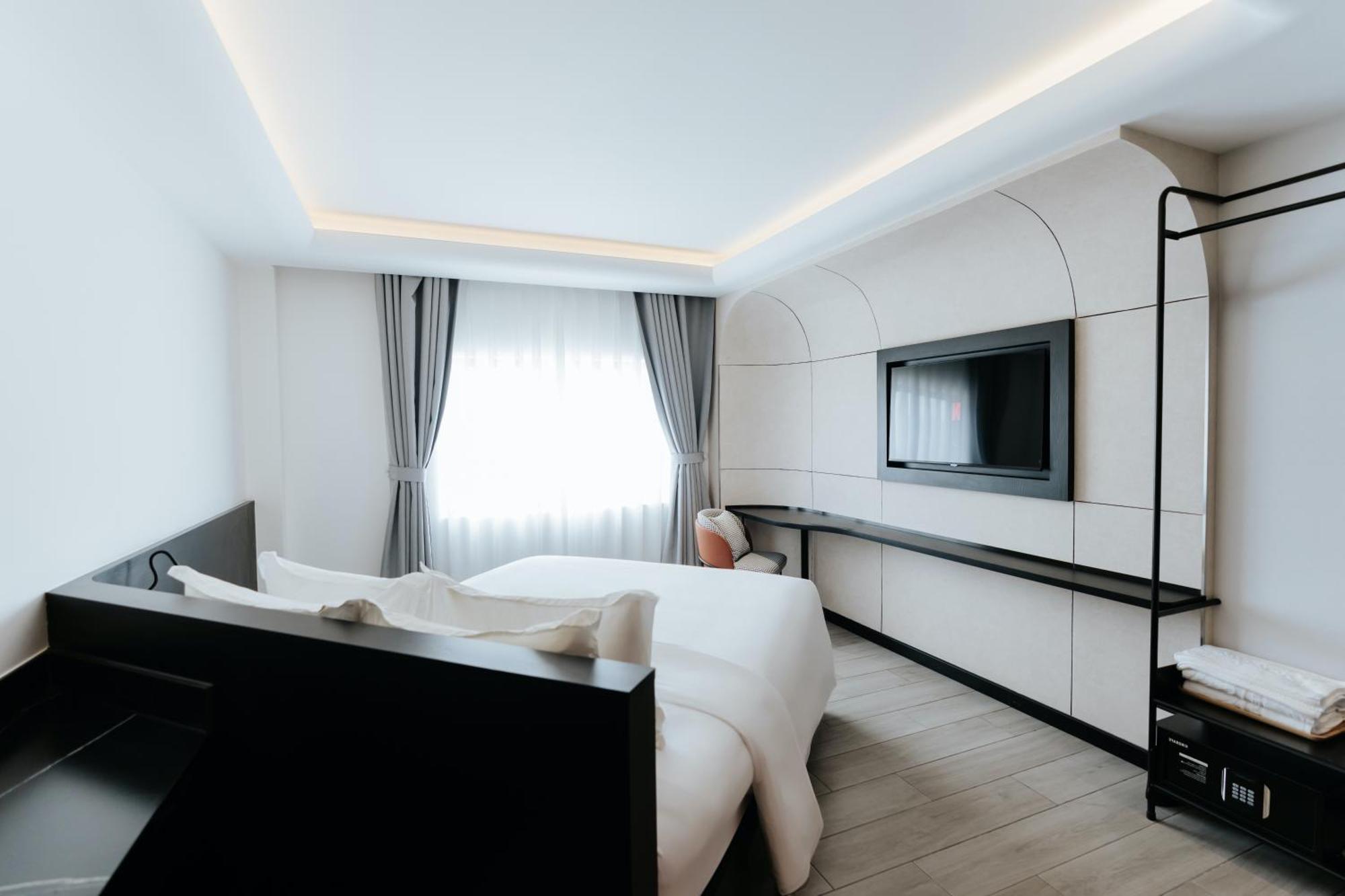 The Concept Hotel- City Center Хошимин Экстерьер фото
